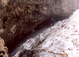 Eingang zur Höhle am 20. 5. 2002